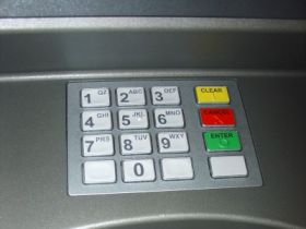 Hackers trekken geldautomaten leeg met behulp van malware