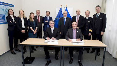 Signing ceremony of the Technical Arrangement on Cyber Defence between the NCIRC and CERT EU